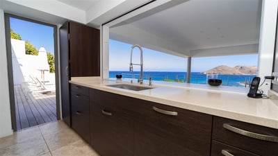 Dining Area & Kitchen