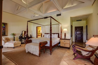 Luxury Villa Photo #36