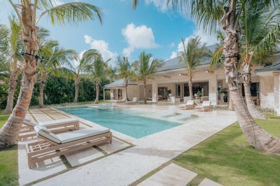 Luxury Villa Photo #6