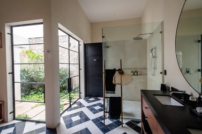 Luxury Villa Photo #30