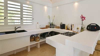 Dining Area & Kitchen