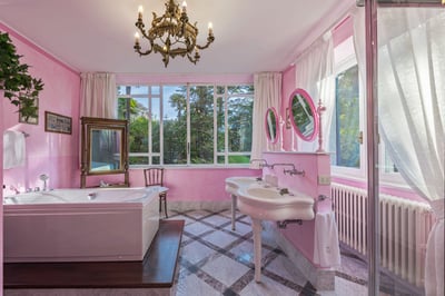 Luxury Villa Photo #40
