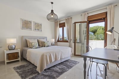 Luxury Villa Photo #17