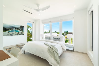 Luxury Villa Photo #24