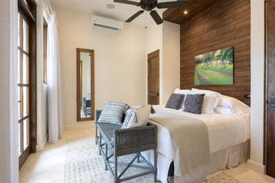 Luxury Villa Photo #18