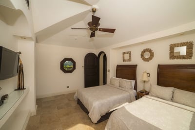 Luxury Villa Photo #36