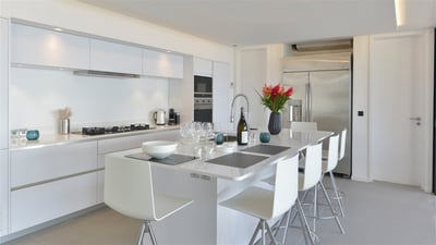 Kitchen & Dining Area