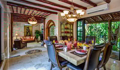 Luxury Villa Photo #12