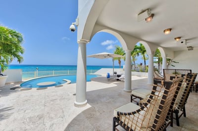Luxury Villa Photo #3