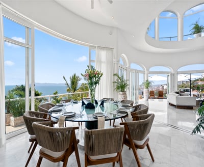 Luxury Villa Photo #23