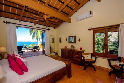 Luxury Villa Photo #10