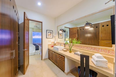 Luxury Villa Photo #42