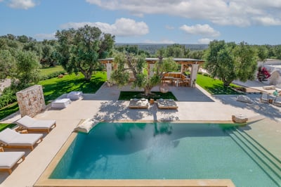 Luxury Villa Photo #4