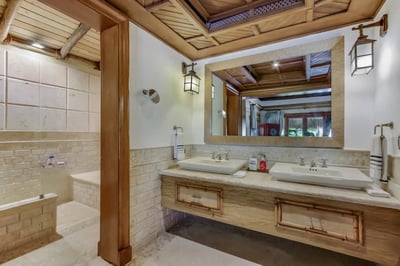 Luxury Villa Photo #31