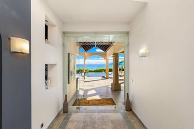 Luxury Villa Photo #29