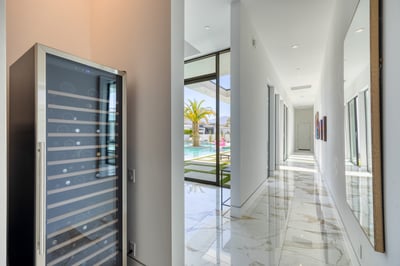 Luxury Villa Photo #22
