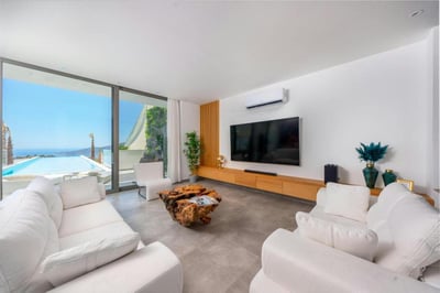 Luxury Villa Photo #13