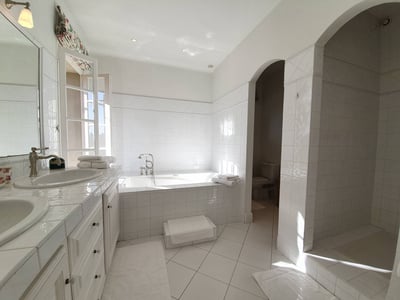 Luxury Villa Photo #18