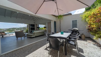 Kitchen & Dining Area: Fully equipped kitchen, oven, hood, microwave, toaster, nespresso machine, co