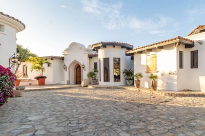 Luxury Villa Photo #27