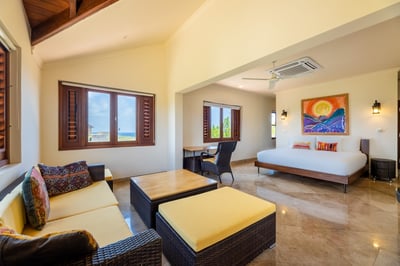 Luxury Villa Photo #23