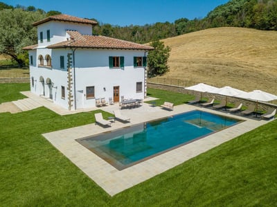 Luxury Villa Photo #3