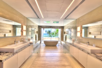 Luxury Villa Photo #38