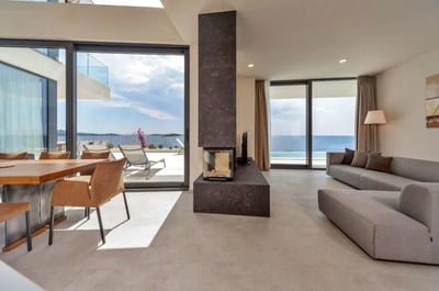 Luxury Villa Photo #15