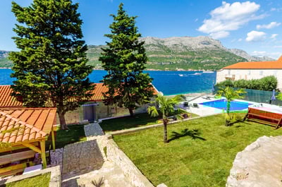 Luxury Villa Photo #14