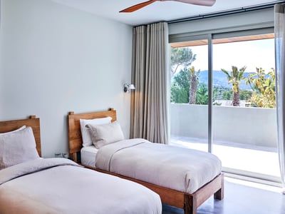 Luxury Villa Photo #25