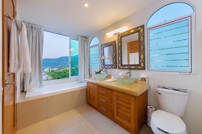 Luxury Villa Photo #23
