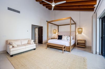 Luxury Villa Photo #51