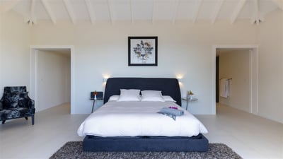 Bedroom 2: On an upped level, in a seperate bungalow. King size bed, air conditioning, HD-TV, A