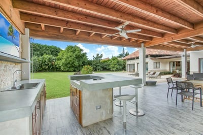Luxury Villa Photo #15