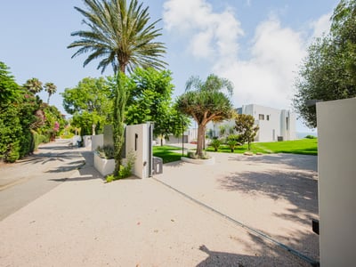 Luxury Villa Photo #8