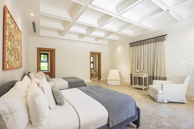 Luxury Villa Photo #26