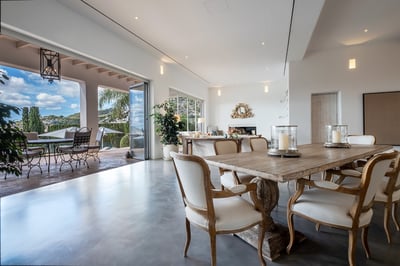 Luxury Villa Photo #11