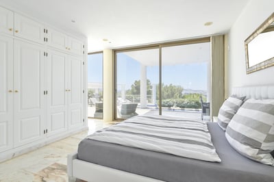 Luxury Villa Photo #27