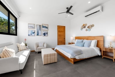 Guest House – Suite 6: King Bed, AC & Closet