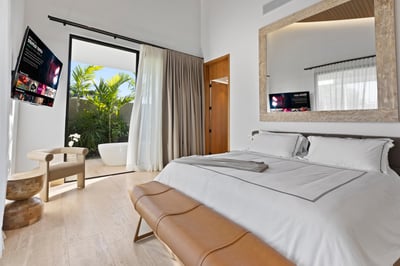 Luxury Villa Photo #35