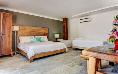 Luxury Villa Photo #26