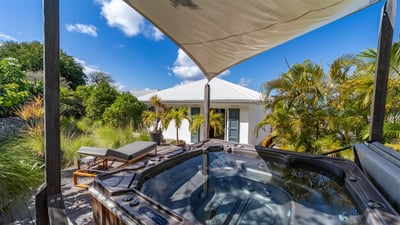 Lounge & Jacuzzi
