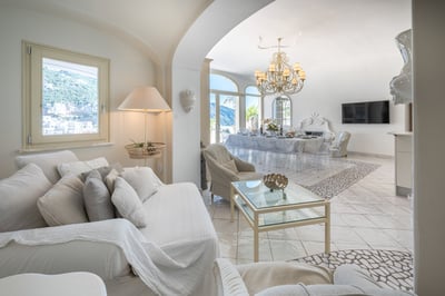 Luxury Villa Photo #21