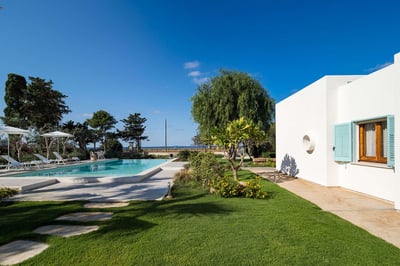 Luxury Villa Photo #6