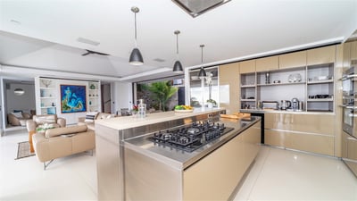 Kitchen & Dining Area