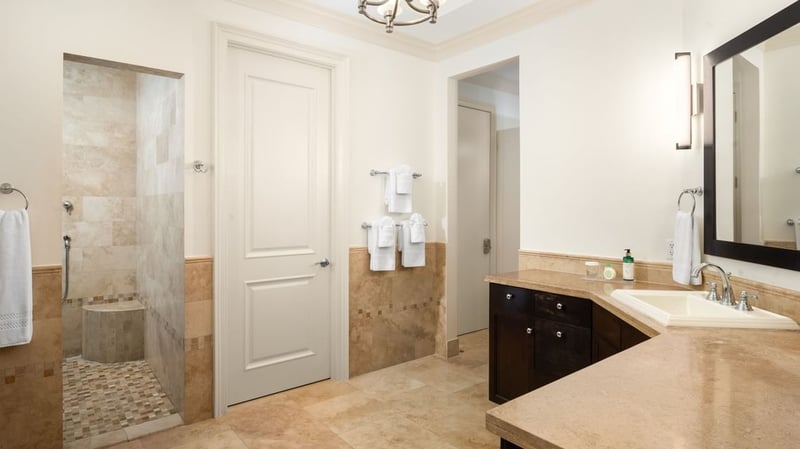 4 BDM Oceanfront Penthouse with Roof Terrace at Windsong Resort