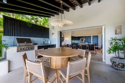 Luxury Villa Photo #16