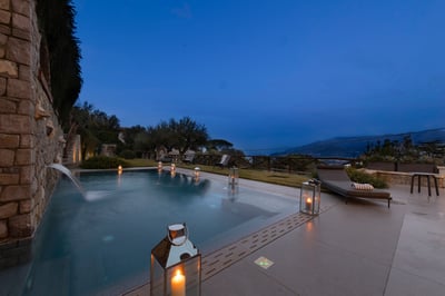 Luxury Villa Photo #4