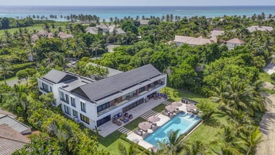 Luxury Villa Photo #3