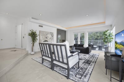 Luxury Villa Photo #15